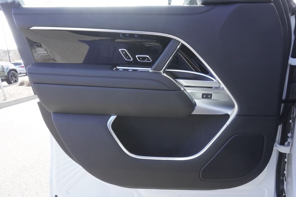 New 2026 Fuji White Land Rover SE image 17