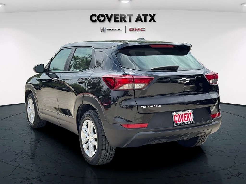 Used 2022 Black Chevrolet LS image 4