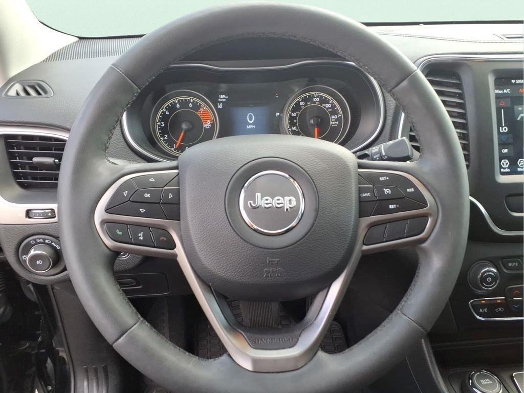 Used 2022 Black Jeep Latitude Lux image 19