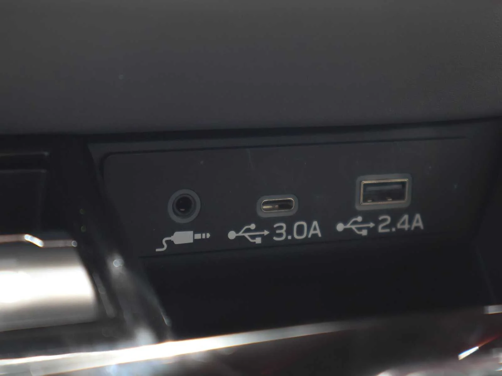 Used 2025 Crystal White Pearl Subaru Premium image 23