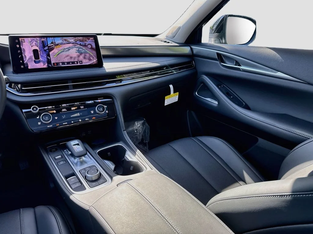 New 2027 MINERAL BLACK INFINITI Luxe FWD image 24