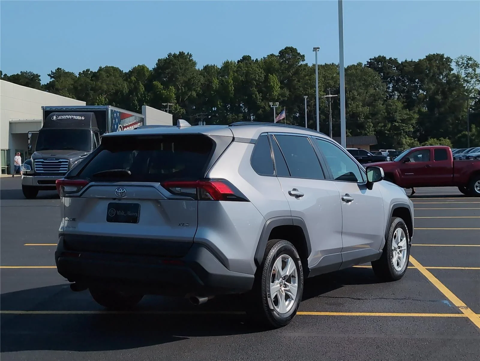Used 2020 Silver Sky Metallic Toyota XLE image 7