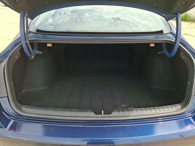 Used 2020 Blue Hyundai SE image 30