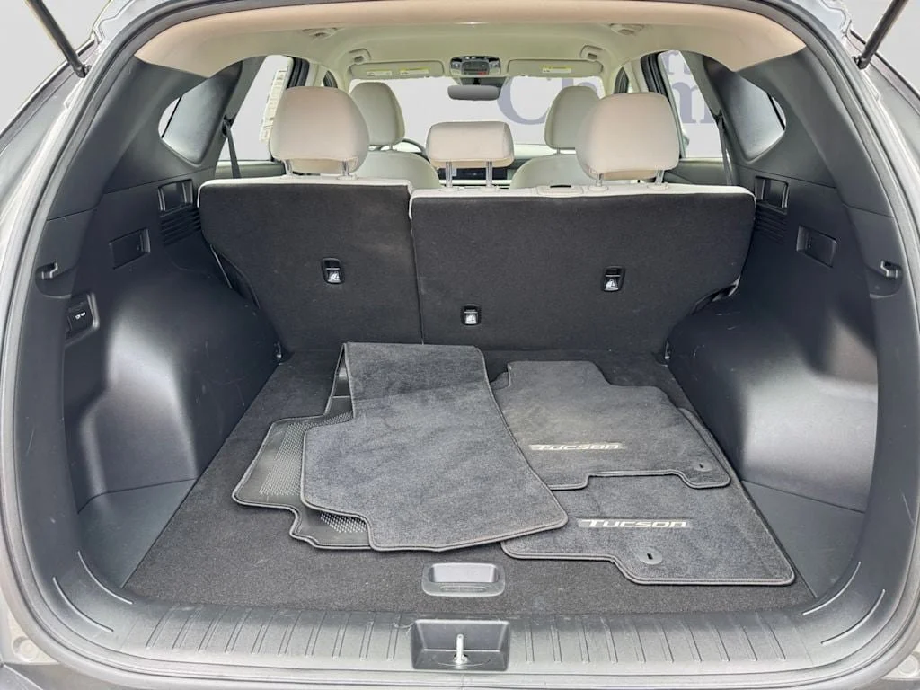 Used 2025 Gray Hyundai SE image 4
