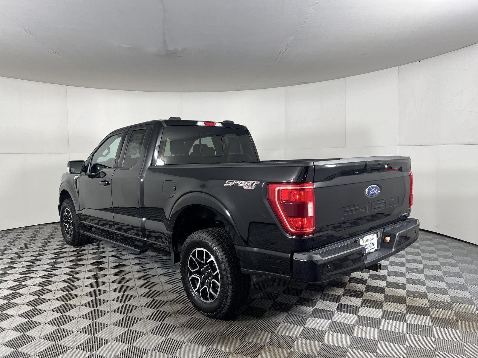 Used 2023 Agate Black Ford XLT image 25