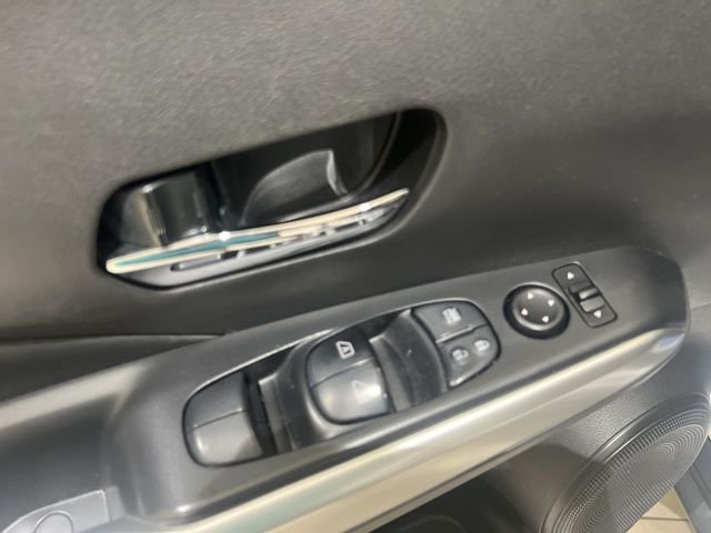 Used 2019 White Nissan SR image 21