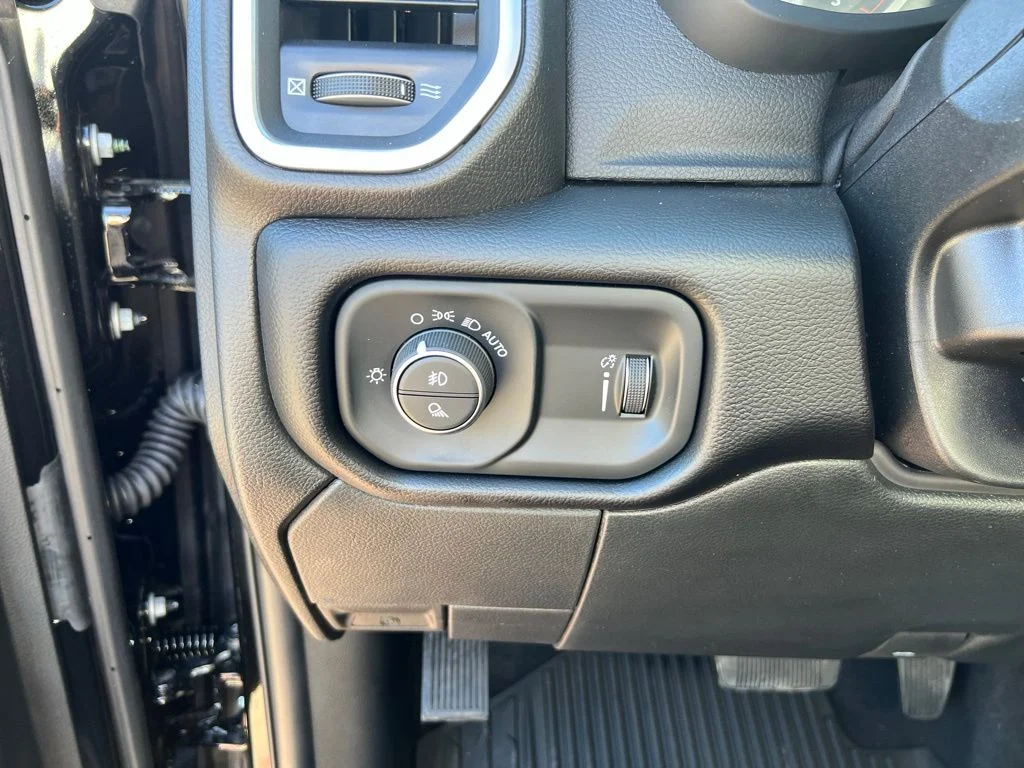 2026 RAM 3500 Big Horn - Photo 15