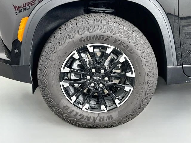 Used 2026 Black Chevrolet Z71 image 29