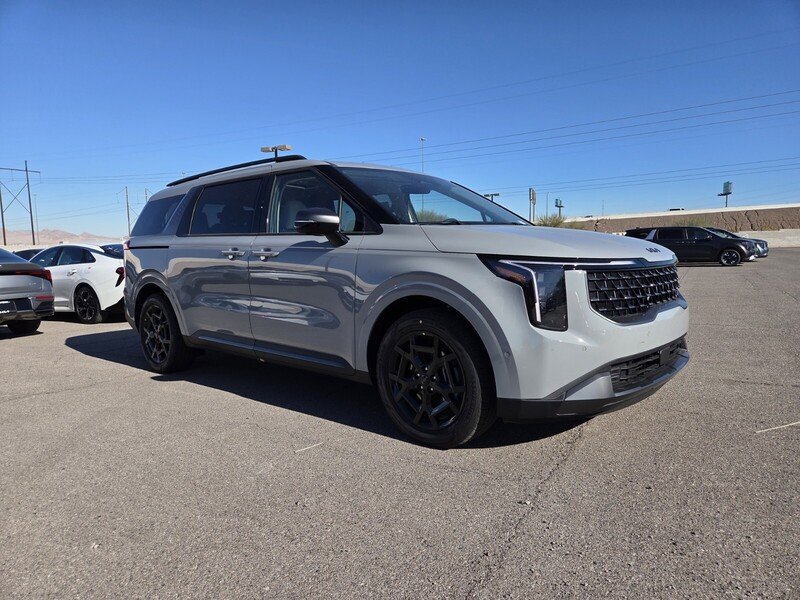 New 2026 Ceramic Silver Kia SX image 2