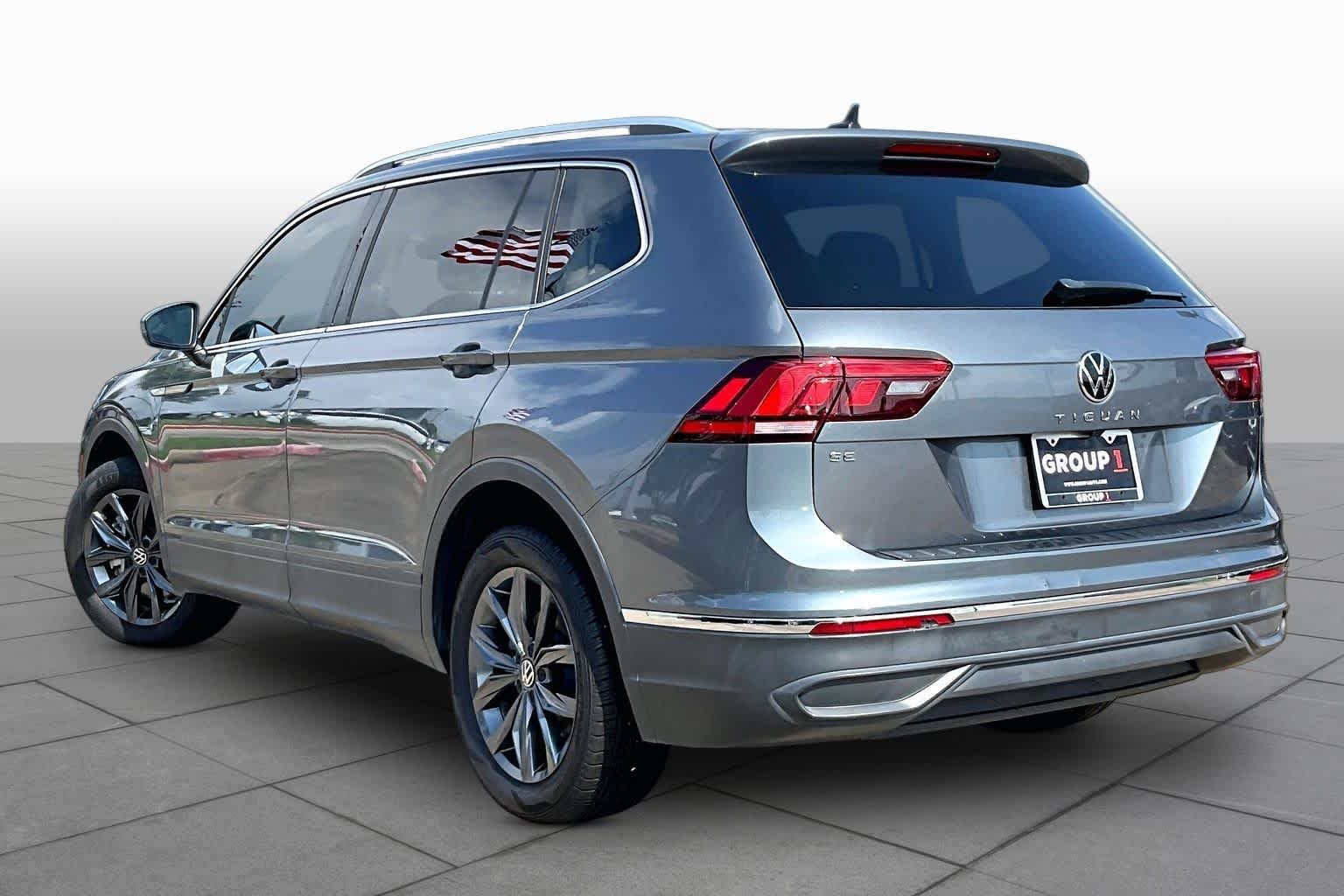 Used 2023 Platinum Gray Metallic Volkswagen SE image 11