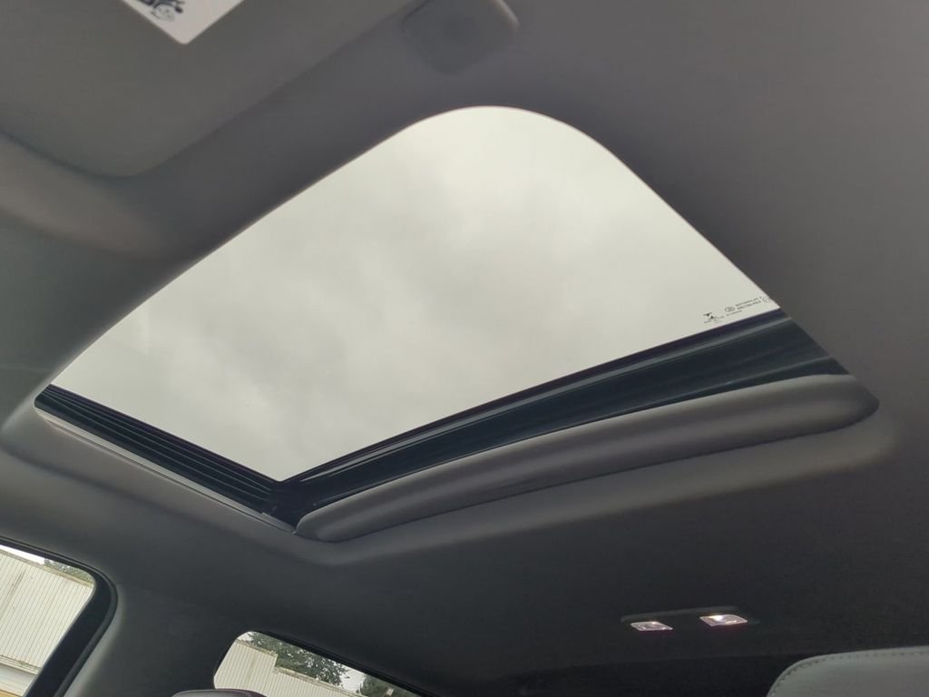Used 2022 White Frost Tri-Coat GMC Denali image 25