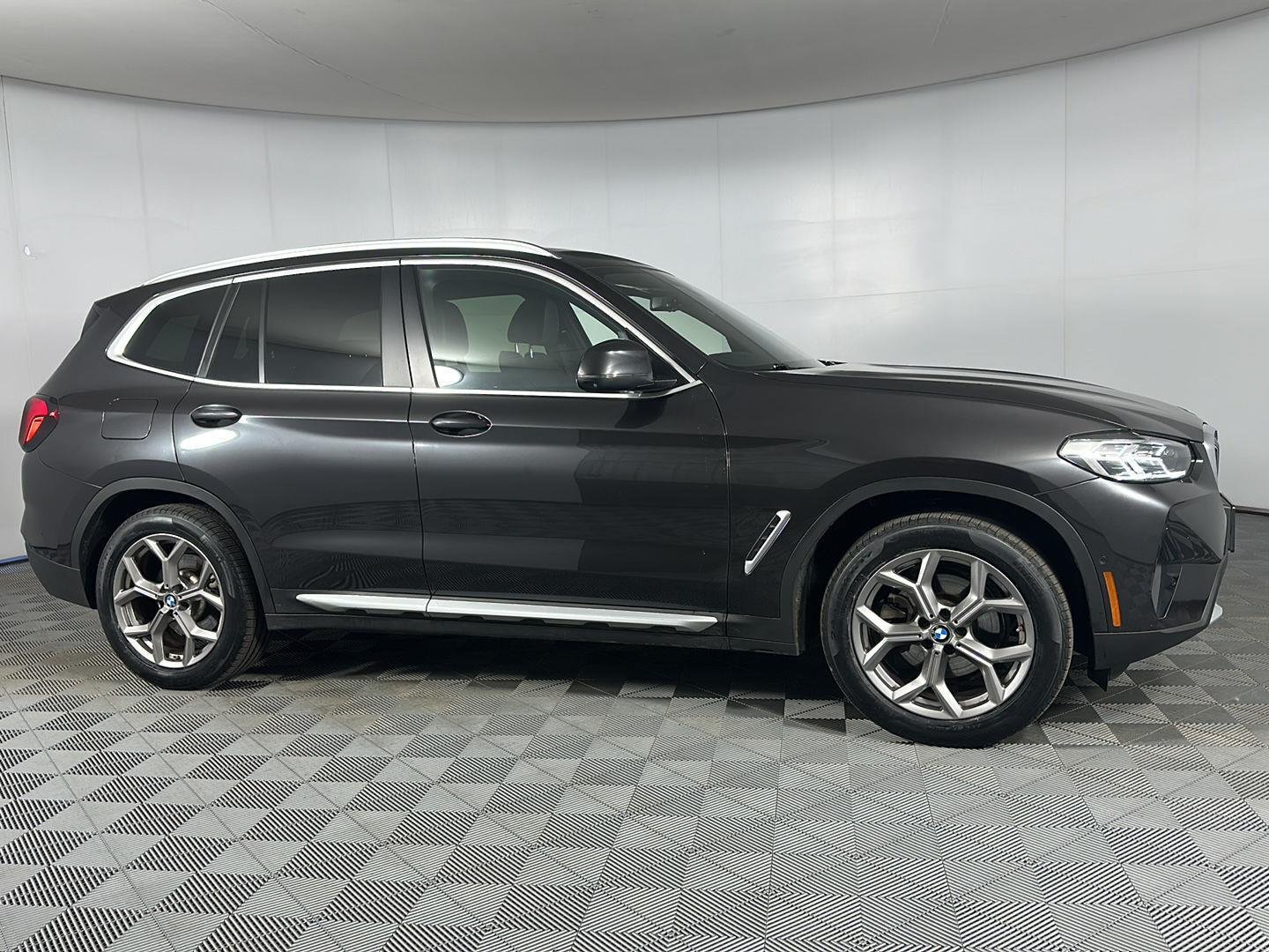 Used 2023 Dark Graphite Metallic BMW xDrive30i image 8