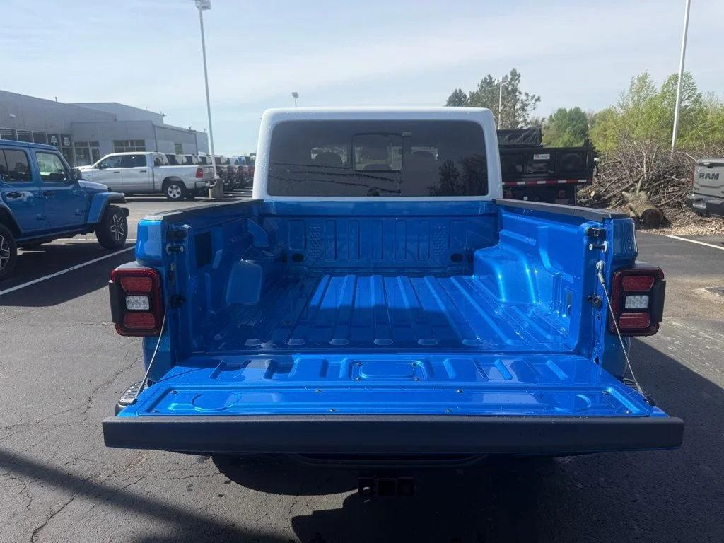 New 2026 Hydro Blue Pearl-Coat Exterior Paint Jeep Rubicon image 47