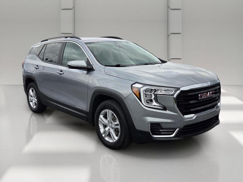 Used 2024 Sterling Metallic GMC FWD 4DR SLE image 7