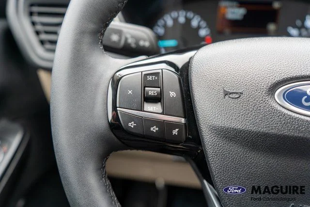 Used 2022 Blue Ford SE image 20