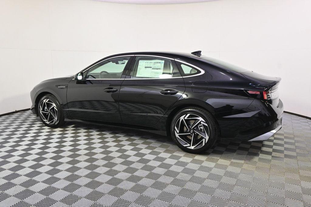 New 2026 Abyss Black Hyundai SEL Sport image 3