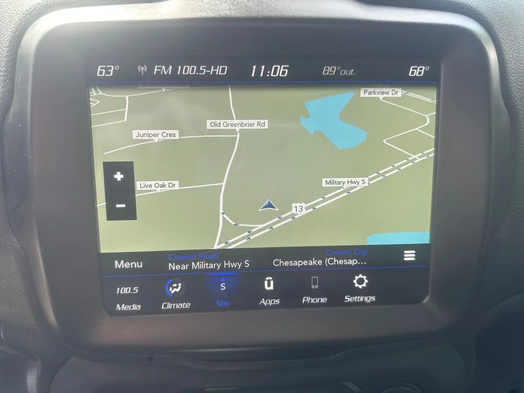 Used 2023 Gray Jeep Altitude image 9