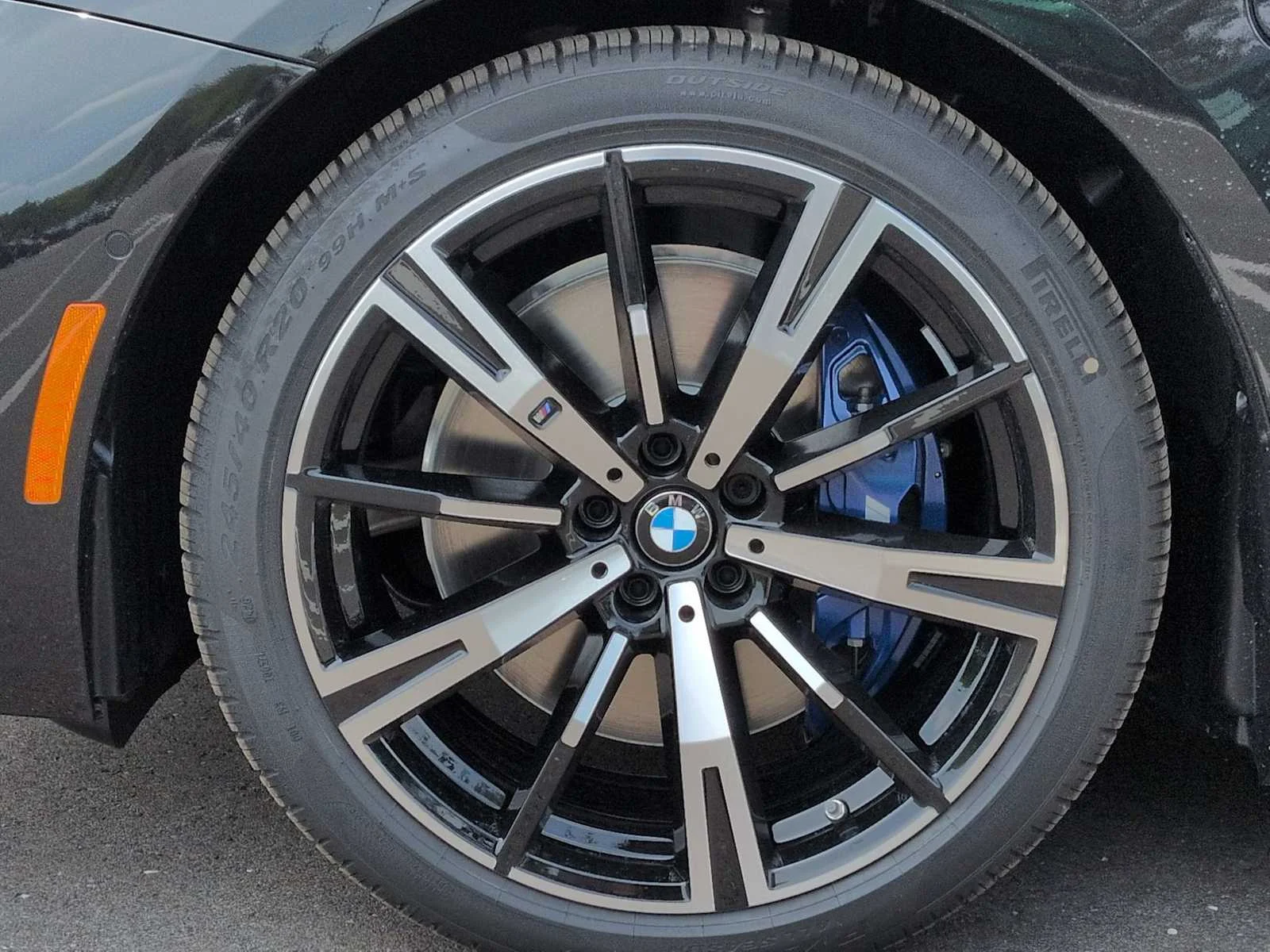 Used 2027 Black Sapphire Metallic BMW 550e xDrive image 14