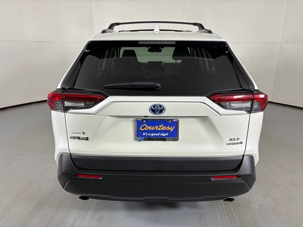 Used 2021 White Toyota XLE Premium image 7