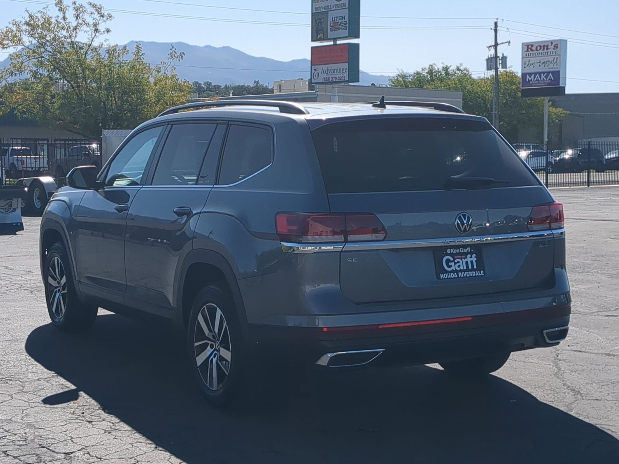 Used 2023 Platinum Gray Metallic Volkswagen 2.0T SE image 5