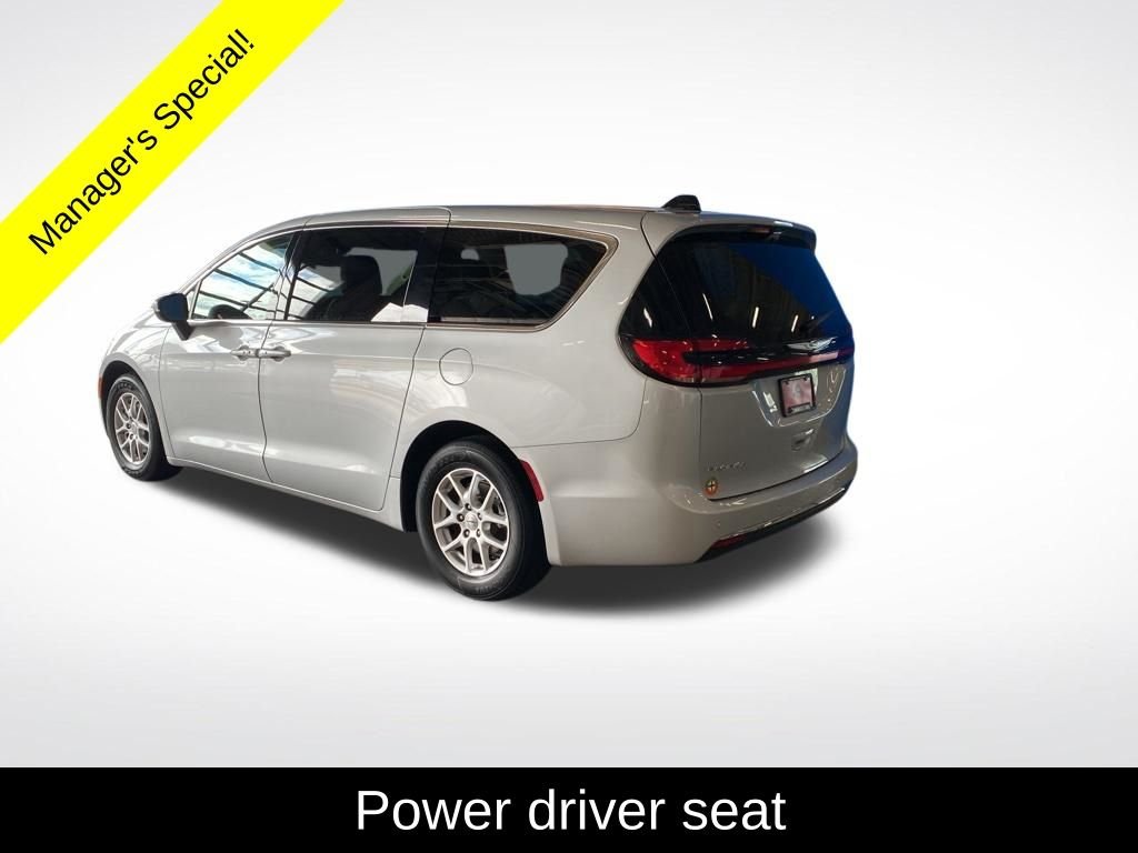 Used 2023 Silver Chrysler Touring L image 17