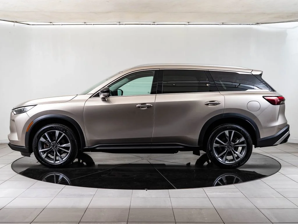 Used 2023 Warm Titanium INFINITI LUXE image 5