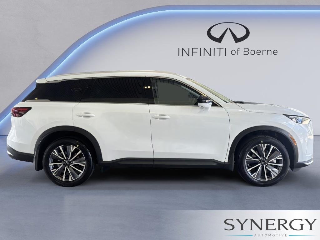 New 2027 RADIANT WHITE INFINITI Luxe FWD image 5
