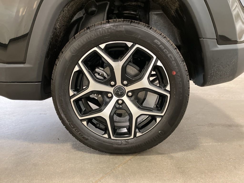 New 2026 Diamond Black Crystal Pearl-Coat Exterior Paint Jeep Limited image 24