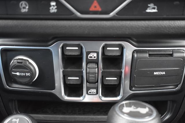 Used 2024 Green Jeep Sport S image 32