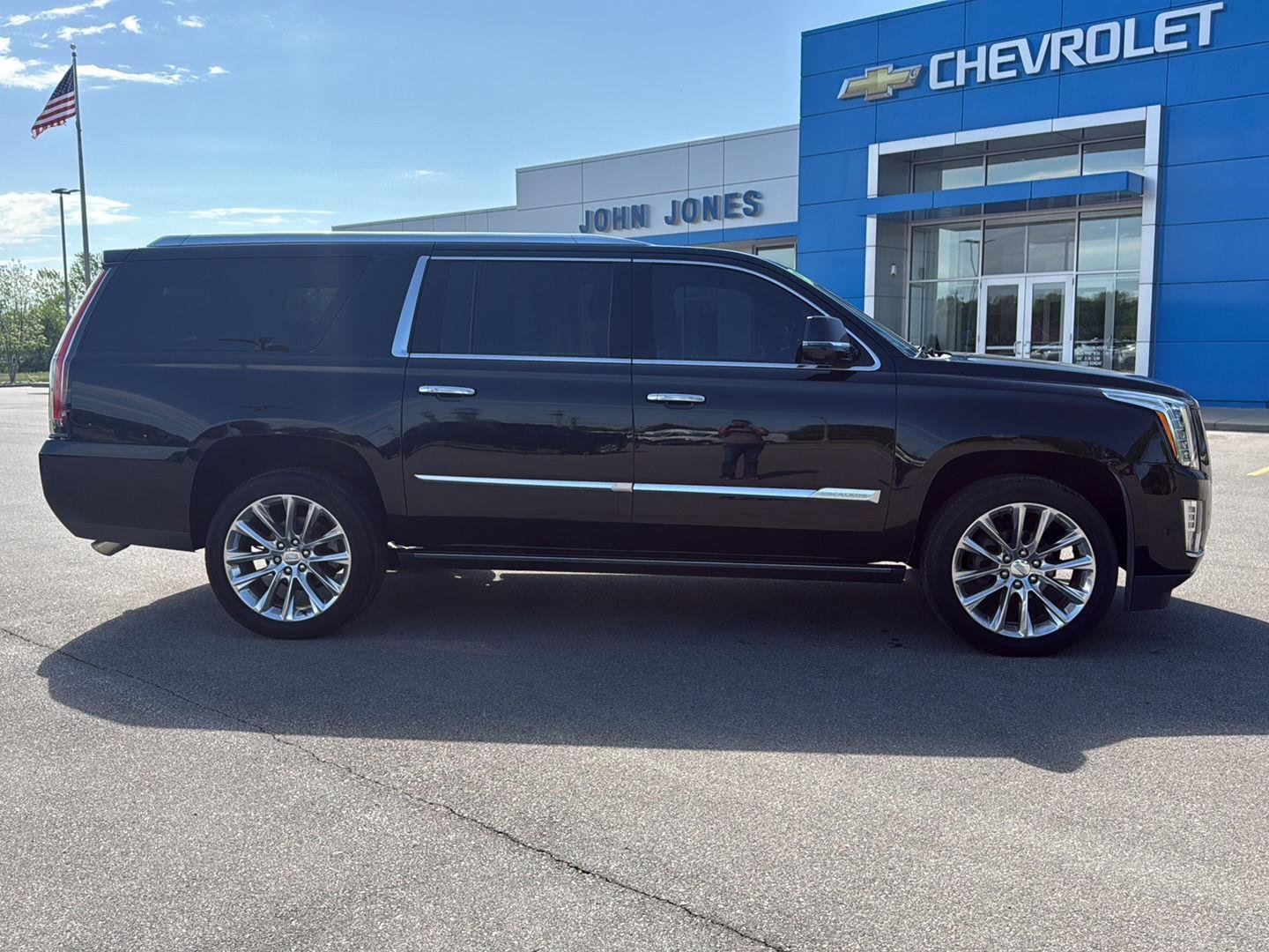 Used 2019 BLACK RAVEN Cadillac Premium Luxury image 11