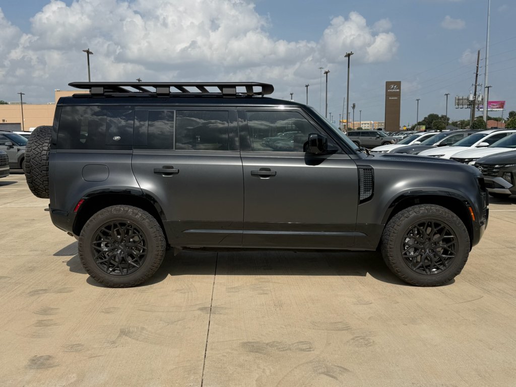 Used 2023 Carpathian Grey Premium Metallic Land Rover X-Dynamic SE image 7