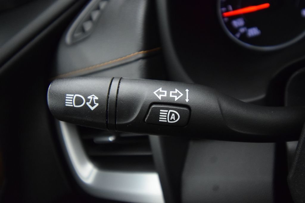 Used 2020 Gray GMC SLE image 30