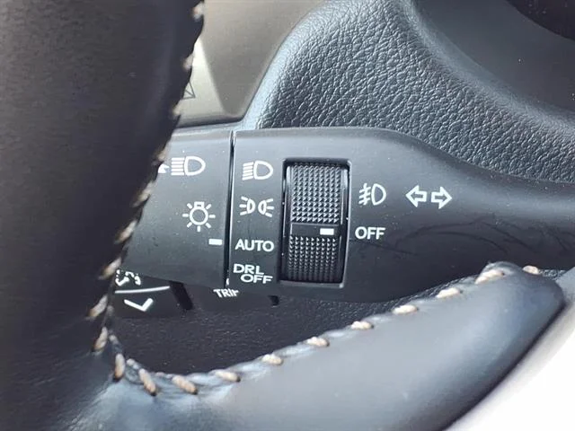 Used 2021 Starfire Pearl Lexus Luxury image 26