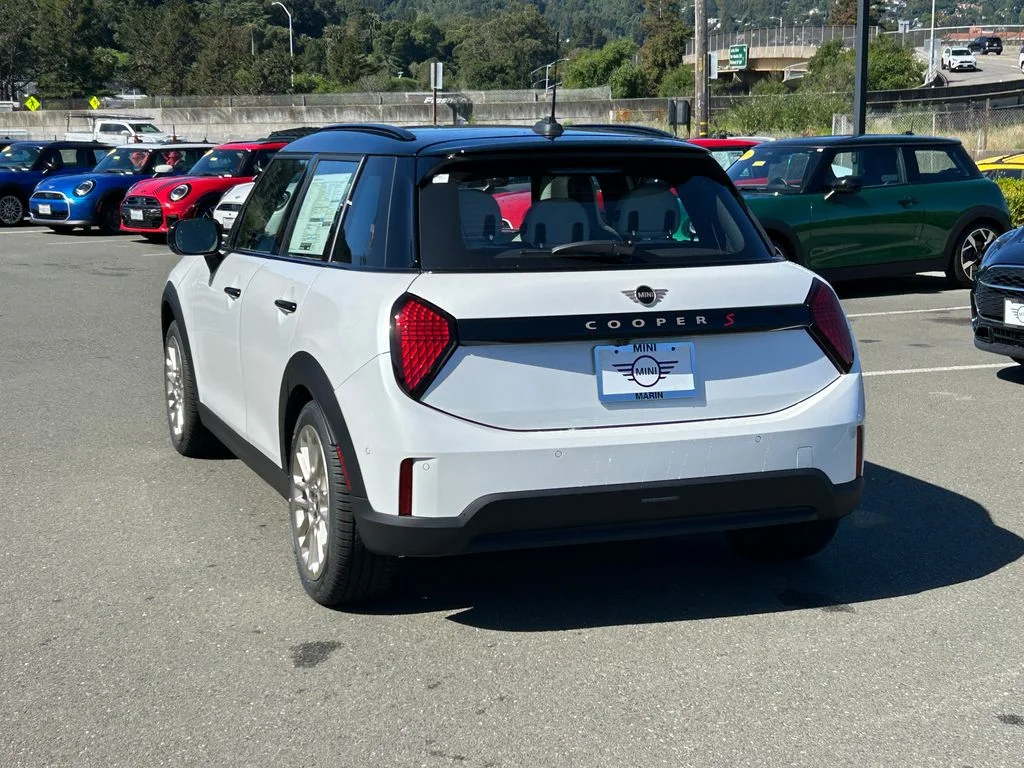 New 2026 Nanuq White Metallic MINI Signature Plus image 3
