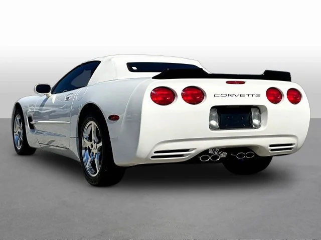 Used 2002 White Chevrolet Base image 5