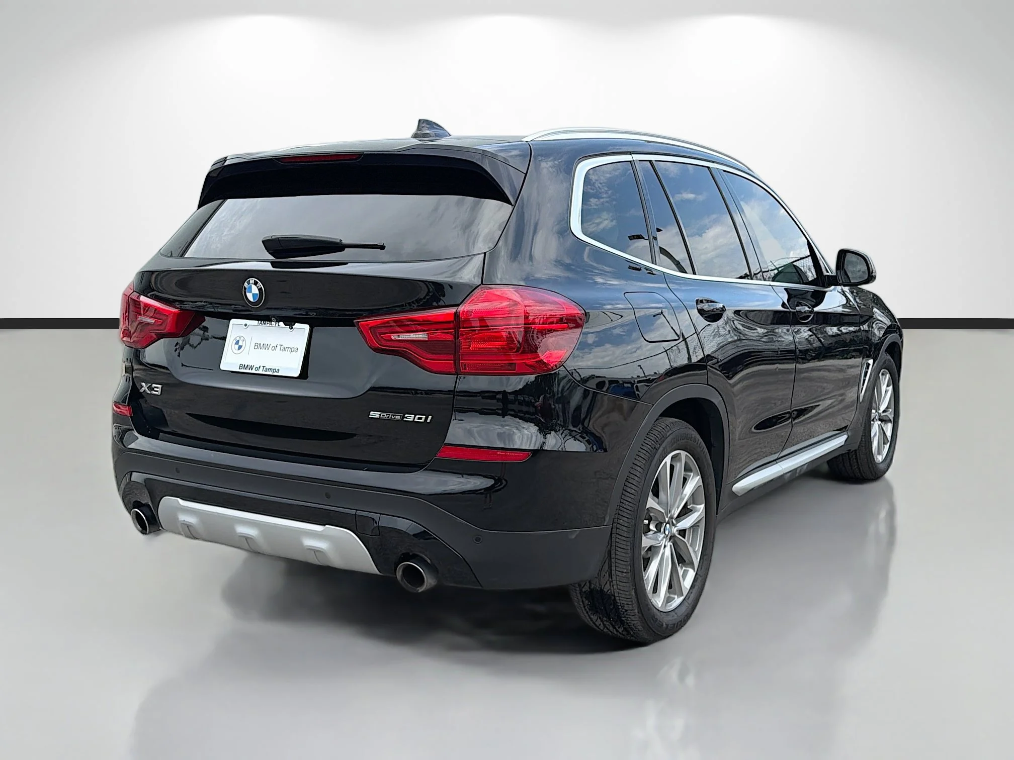 Used 2019 Jet Black BMW sDrive30i image 3