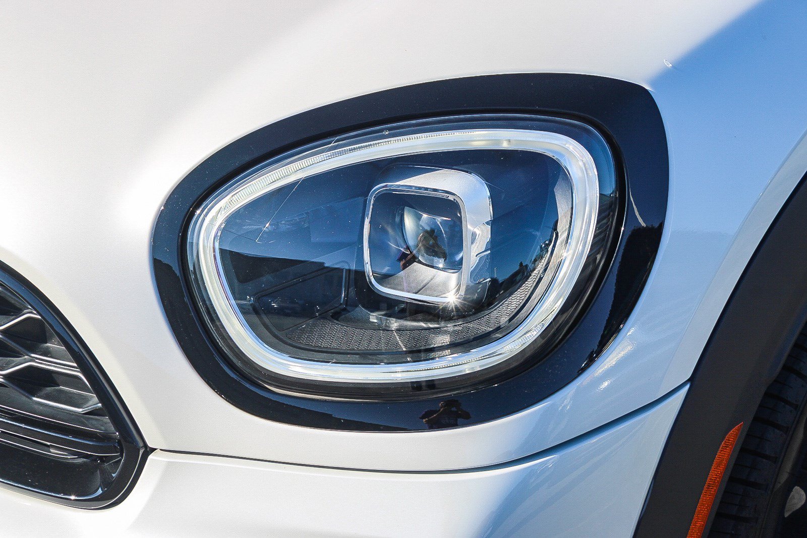 Used 2023 Nanuq White Metallic MINI  image 4