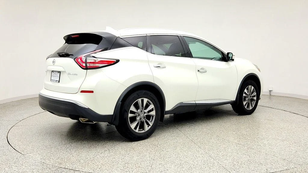 Used 2018 Pearl White Nissan AWD SL image 5