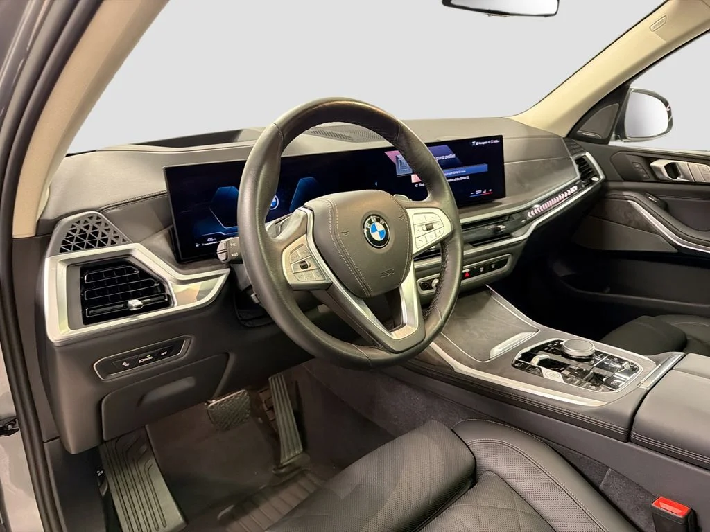 Used 2026 Gray Metallic BMW xDrive40i image 4
