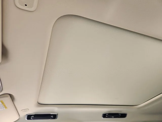 New 2026 Fuji White Land Rover SE image 18