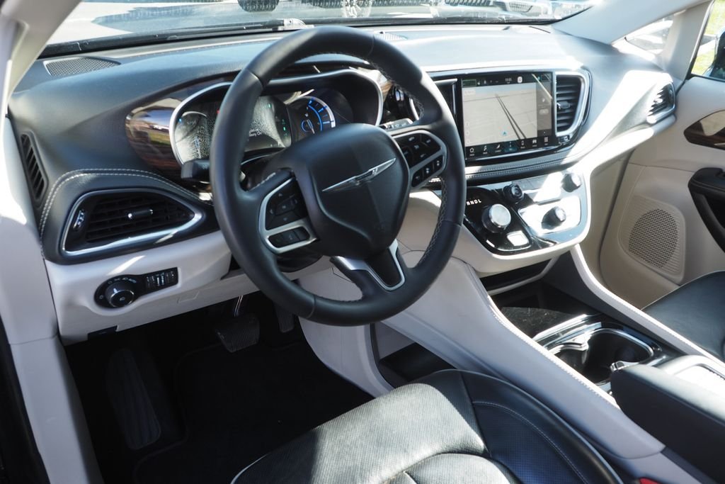 Used 2023 Black Chrysler Limited image 13