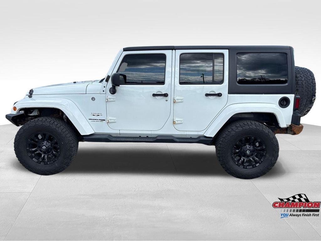 Used 2018  Jeep Unlimited Sahara image 2