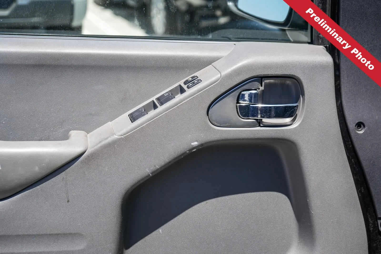 Used 2018 Magnetic Black Nissan SV V6 image 16