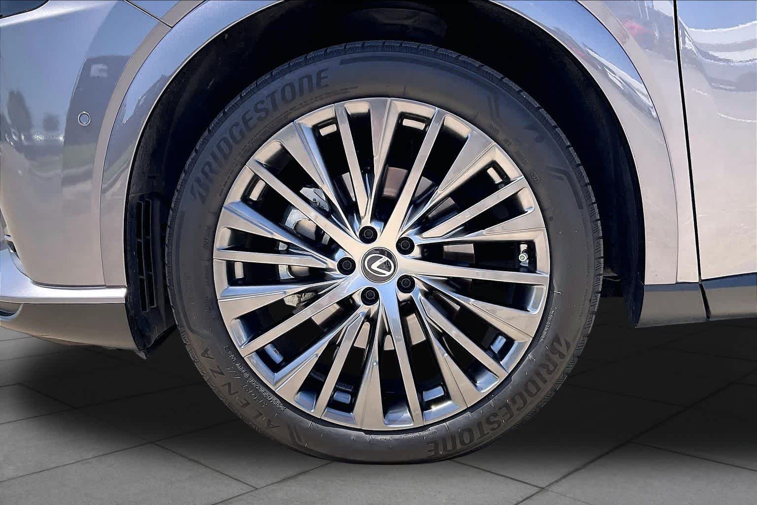 Used 2023 Nebula Gray Pearl Lexus Luxury image 9