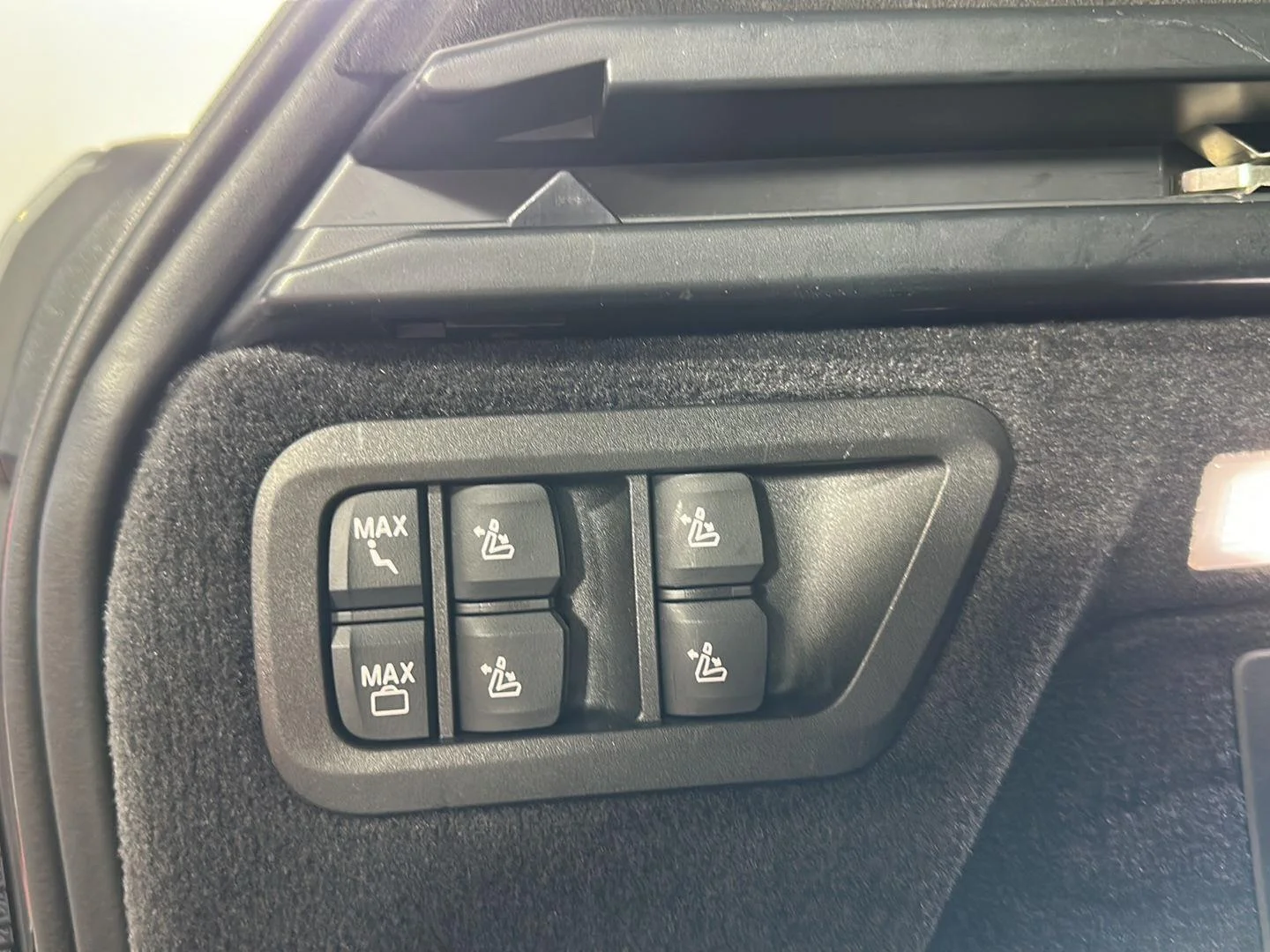 Used 2024 Skyscraper Grey Metallic BMW xDrive40i image 27