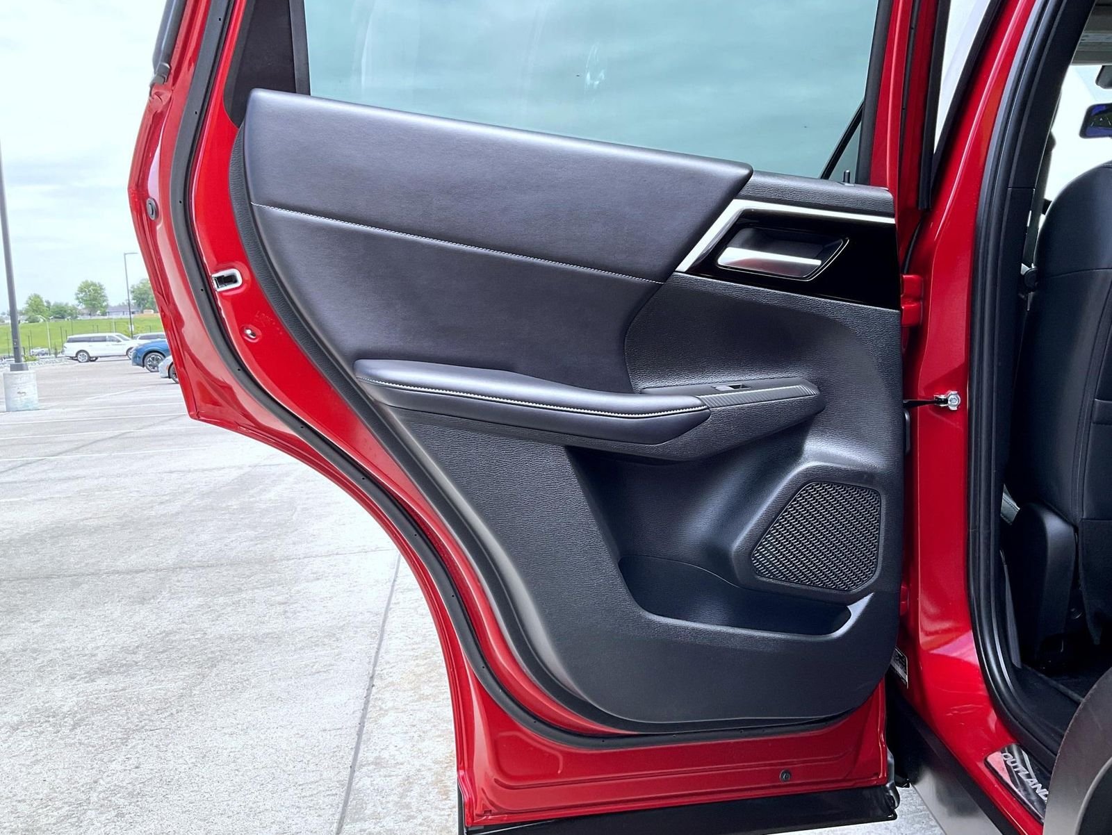 Used 2023 Red Mitsubishi SE image 21