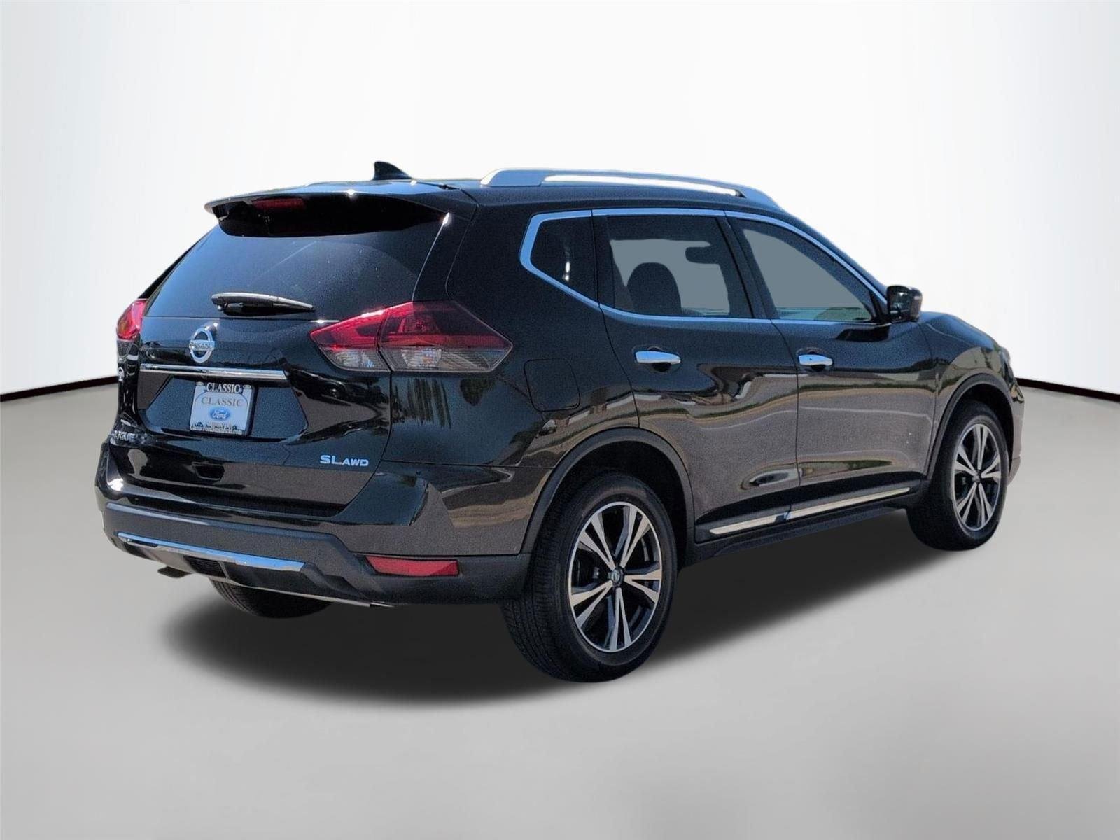 Used 2018 Magnetic Black Nissan SL image 5