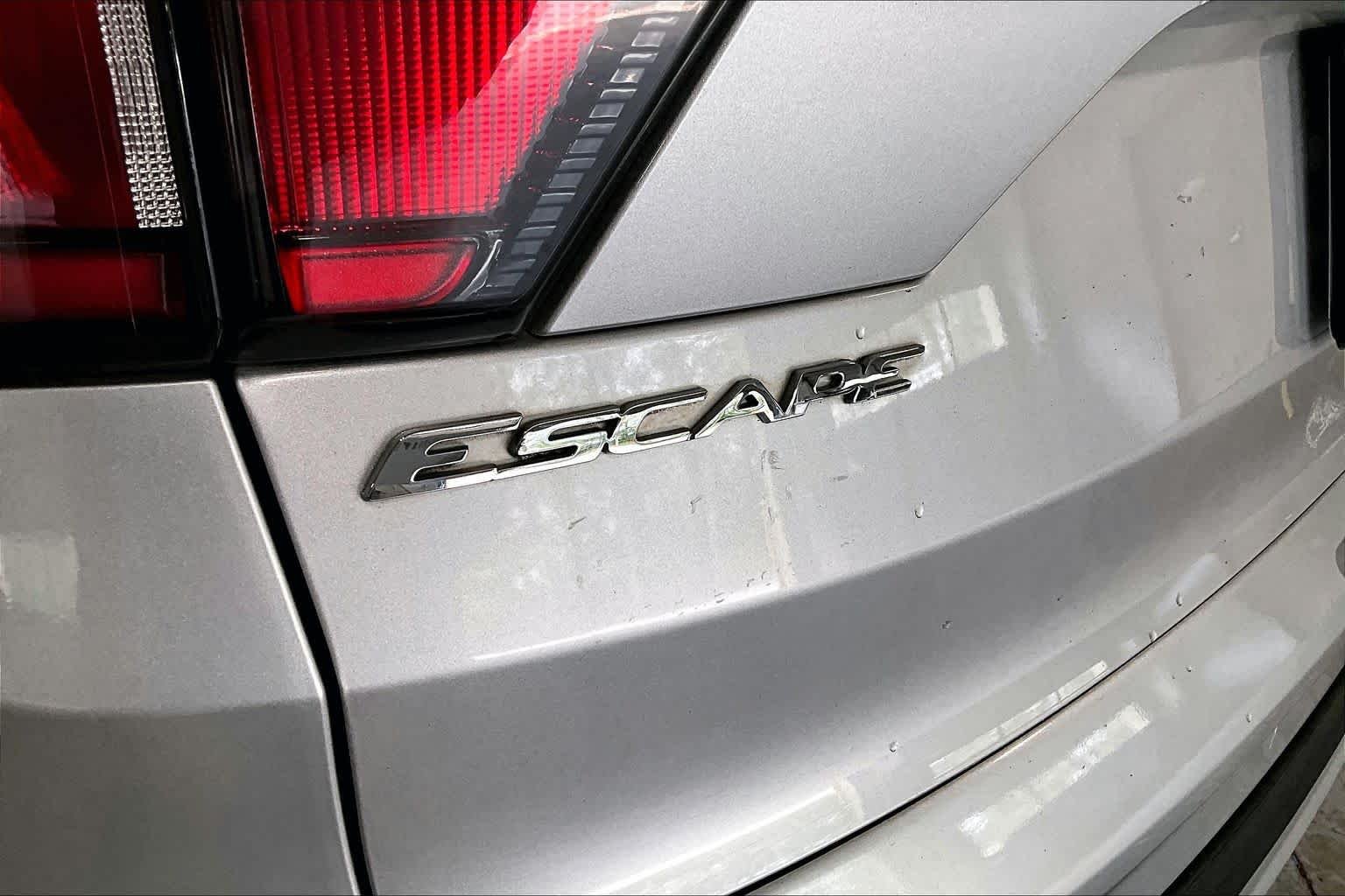 Used 2017 Ingot Silver Metallic Ford SE image 30