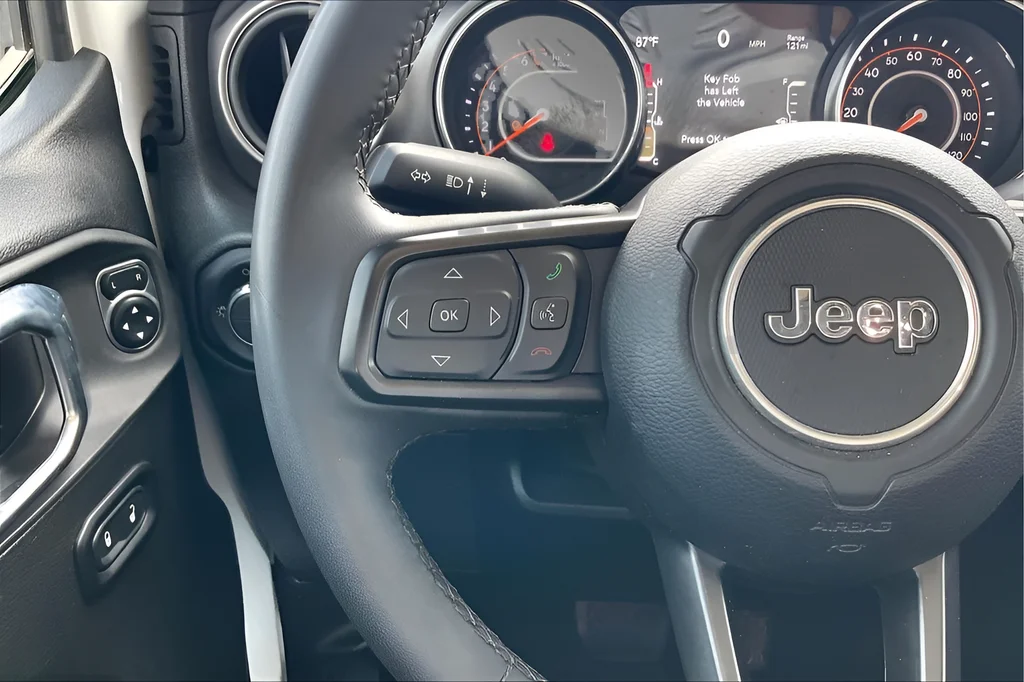 Used 2023 White Jeep Texas Trail image 10