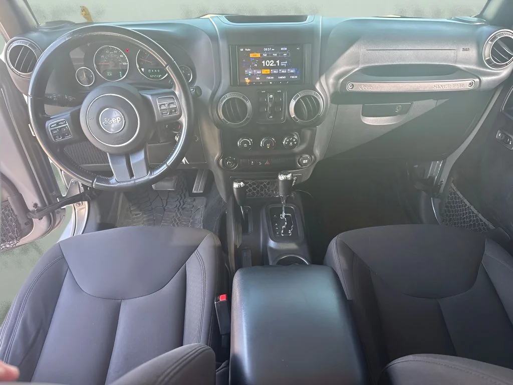 Used 2017 Silver Jeep Unlimited Sport image 10